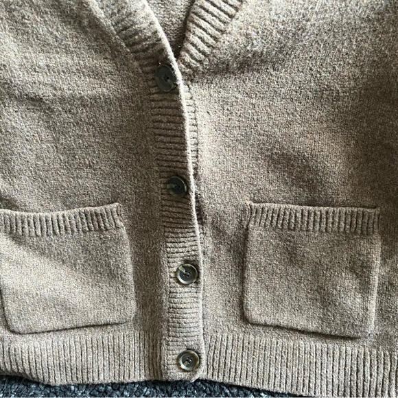 Beautiful cropped-ish cardigan from GAP - Picture 3 of 5
